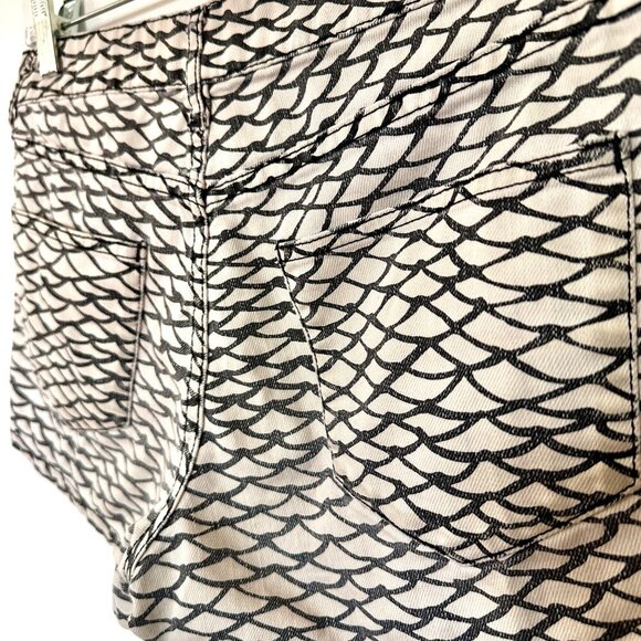 Betsey Johnson Black White Pattern Denim Micro Short Animal Size 4 - Picture 6 of 7